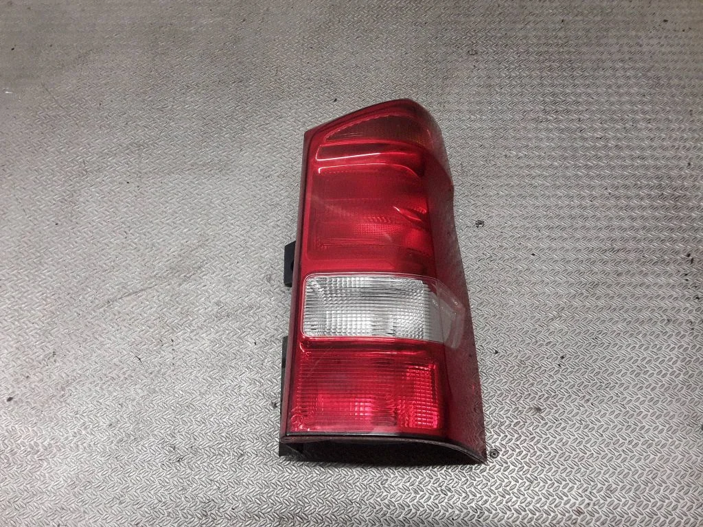 Lampa tylna w błotniku – prawa