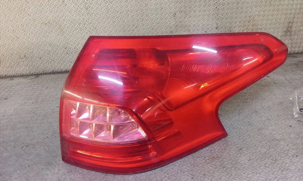 Aizmugurējais lukturis virsbūvē – Citroen C5 (2008-2016)