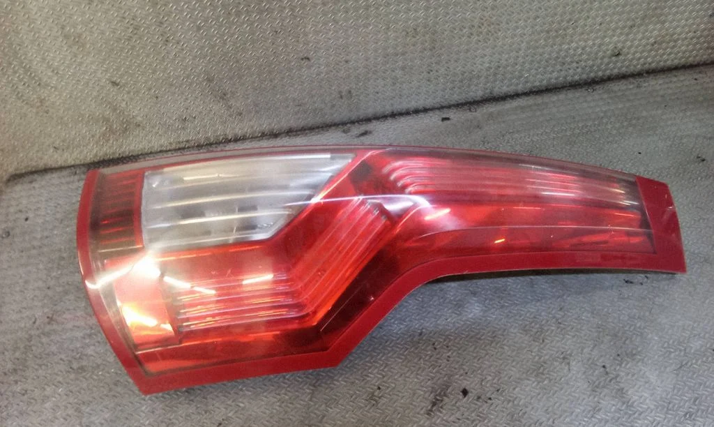 Lampa tylna w błotniku – Citroen C4 Grand Picasso (2007-2013)