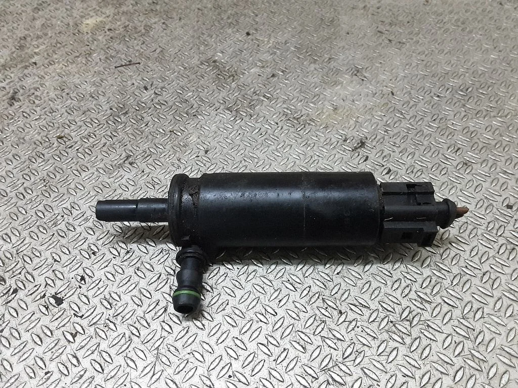 Headlight washer pump – Skoda Octavia Mk2 (1Z) (2004-2013)