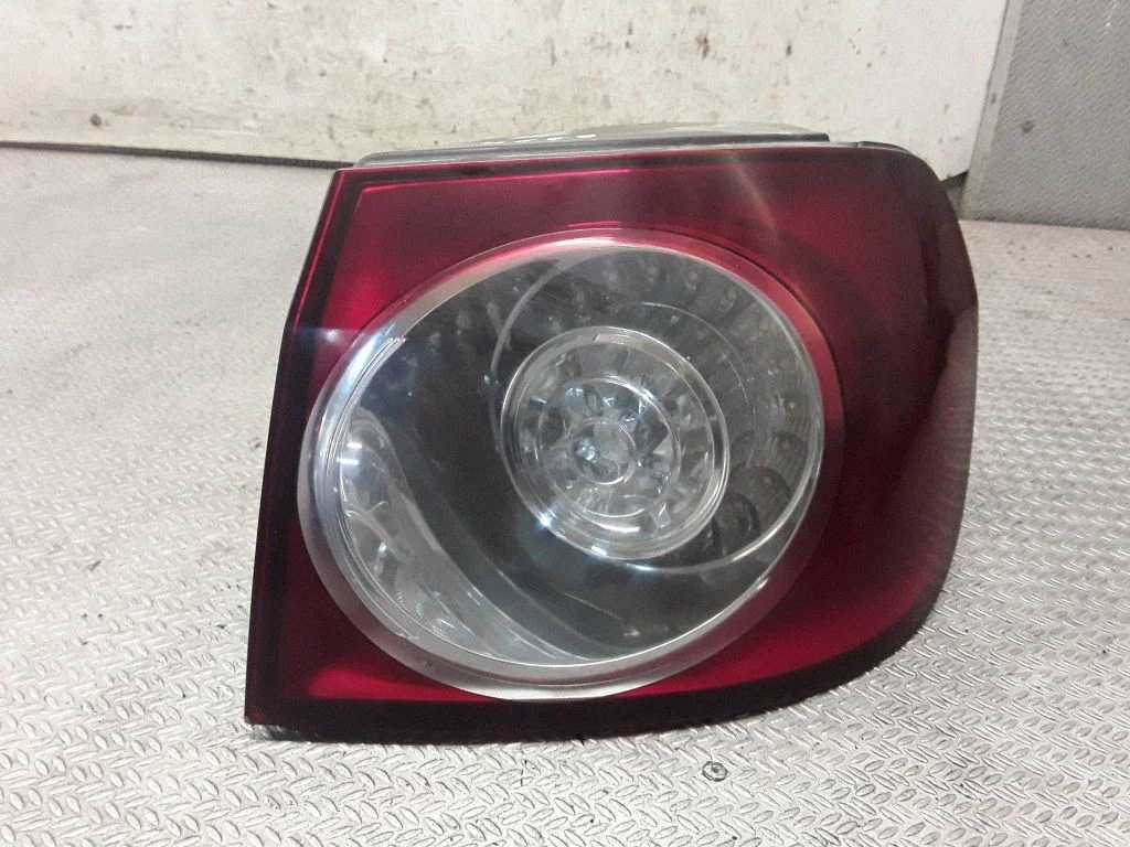 Lampa tylna w błotniku 5M0945096K