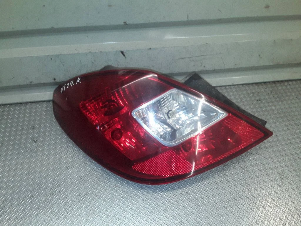 Lampa tylna w błotniku – lewa
