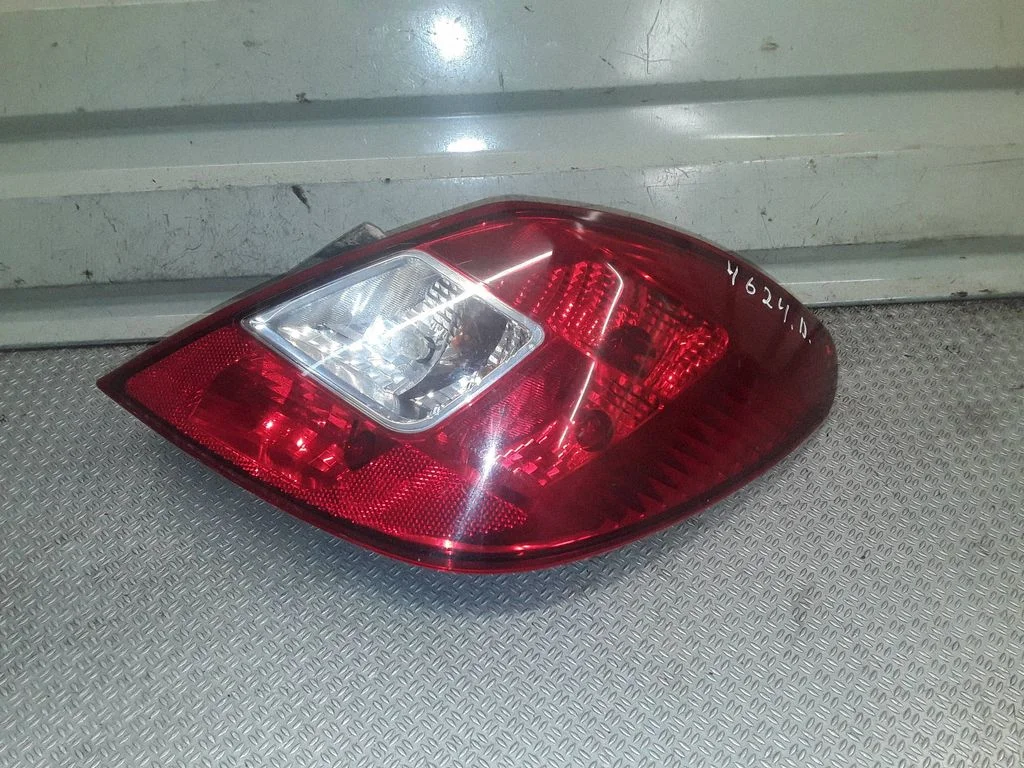 Lampa tylna w błotniku 13188046