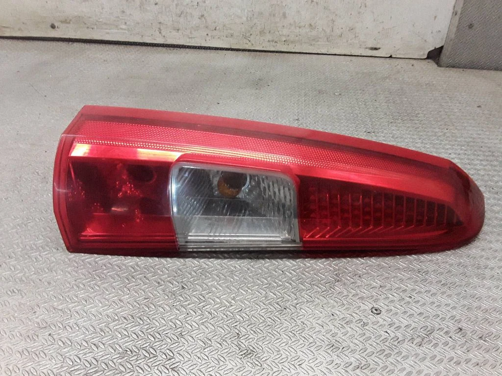 Lampa tylna w błotniku – lewa