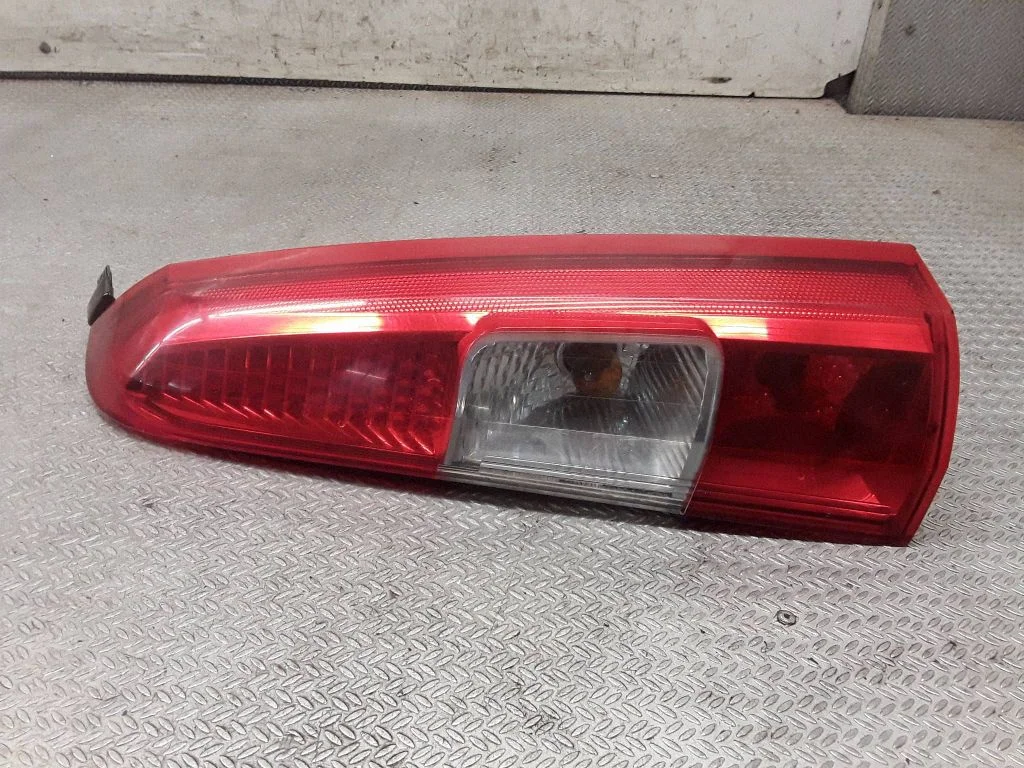 Lampa tylna w błotniku – prawa