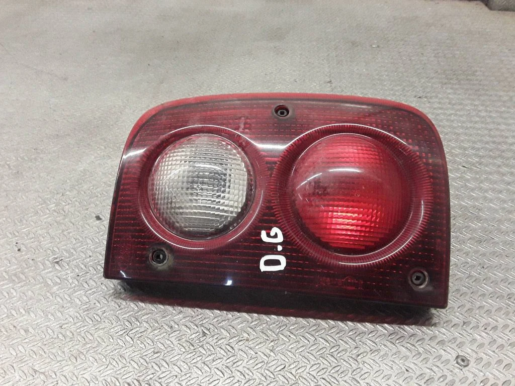 Lampa tylna w błotniku – prawa