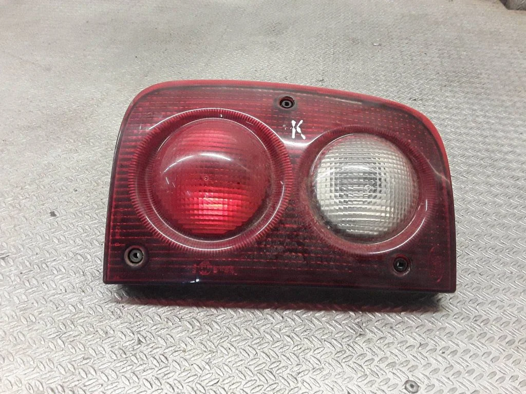 Lampa tylna w błotniku – lewa