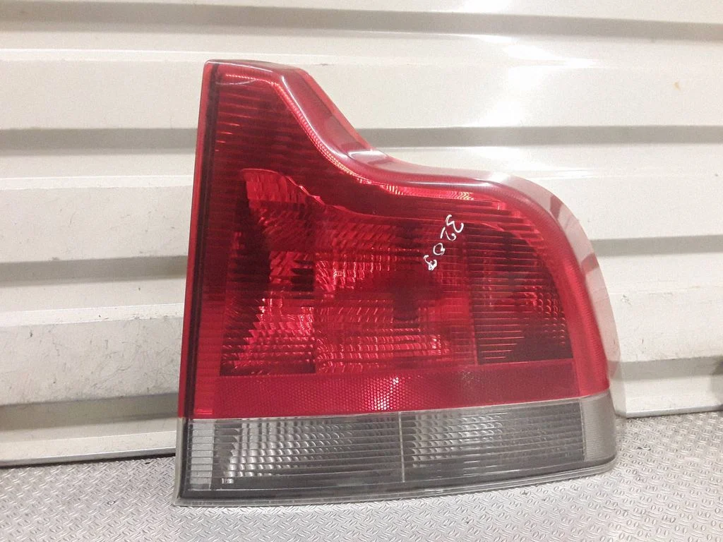 Rear/tail lights – Volvo S60 (2001-2004)