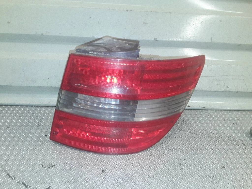 Lampa tylna w błotniku – prawa