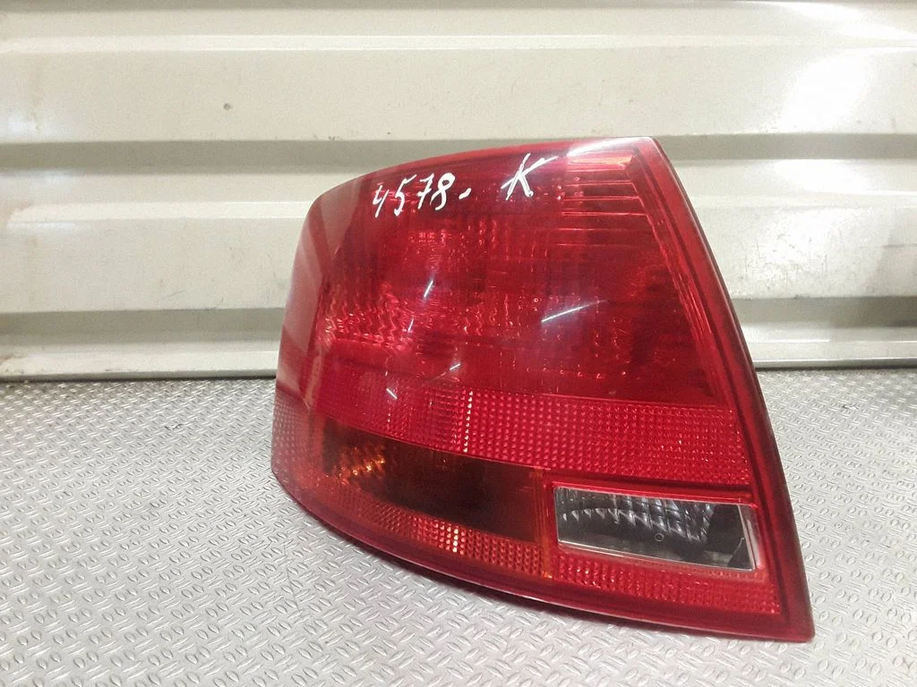 Lampa tylna w błotniku – Audi A4 S4 B7 8E 8H (2005-2008)