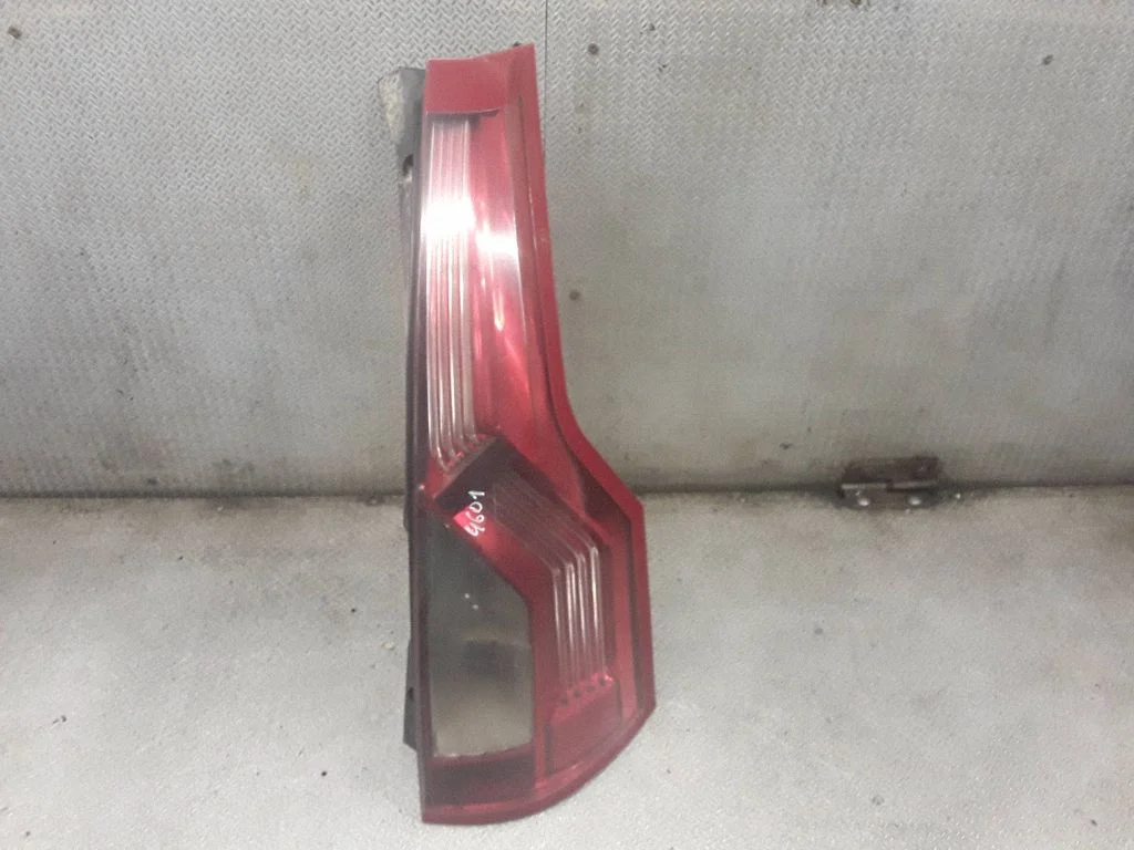 Lampa tylna w błotniku – Citroen C4 I (2004-2010)