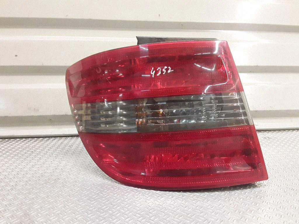 Lampa tylna w błotniku – Mercedes-Benz Klasa B W245 (2005-2011)