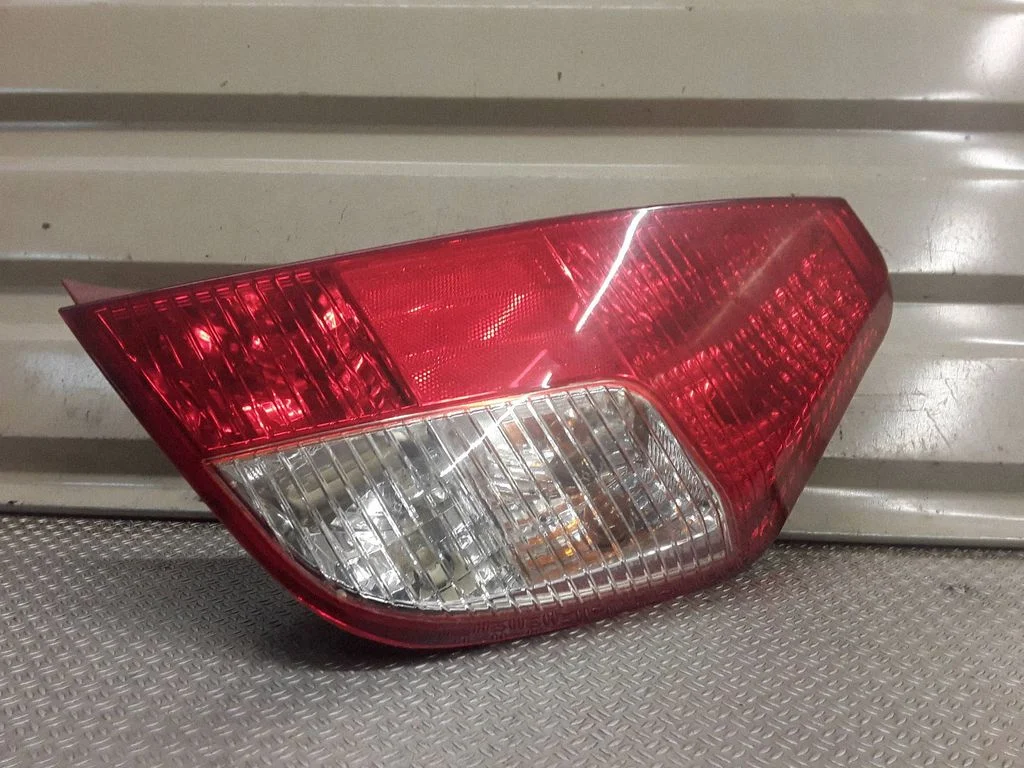 Aizmugurējais lukturis virsbūvē – Hyundai i10 (2007-2012)