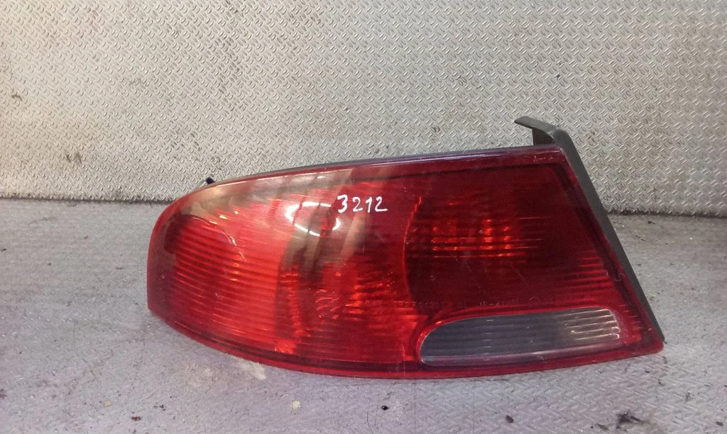 Rear/tail lights – Dodge Stratus (2001-2006), left