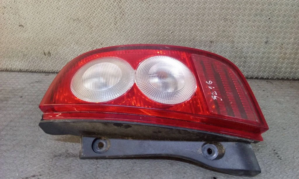 Tagatuli keres – Nissan Micra (2003-2007), parem