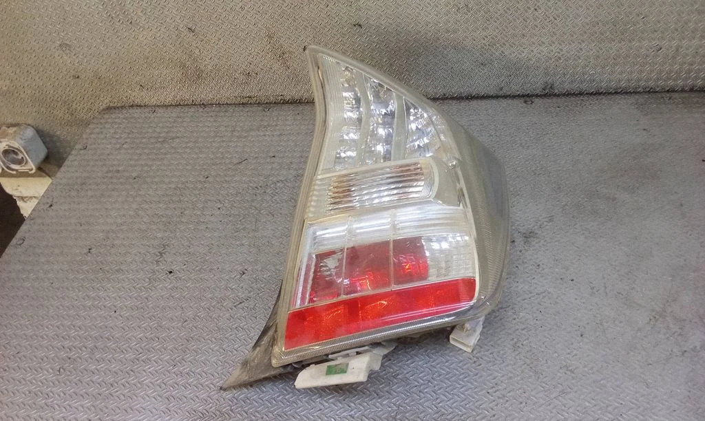 Lampa tylna w błotniku P8007