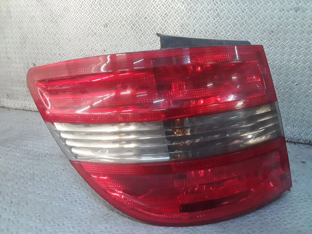 Lampa tylna w błotniku – Mercedes-Benz Klasa B W245 (2005-2011)