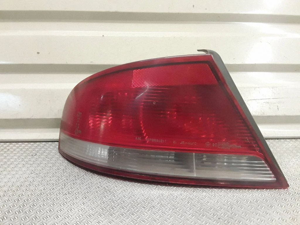 Rear/tail lights – Chrysler Sebring (ST-22 - JR) (2000-2007), left