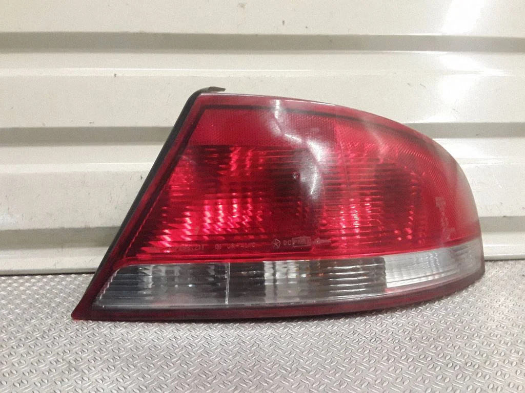 Rear/tail lights – Chrysler Sebring (ST-22 - JR) (2000-2007), right