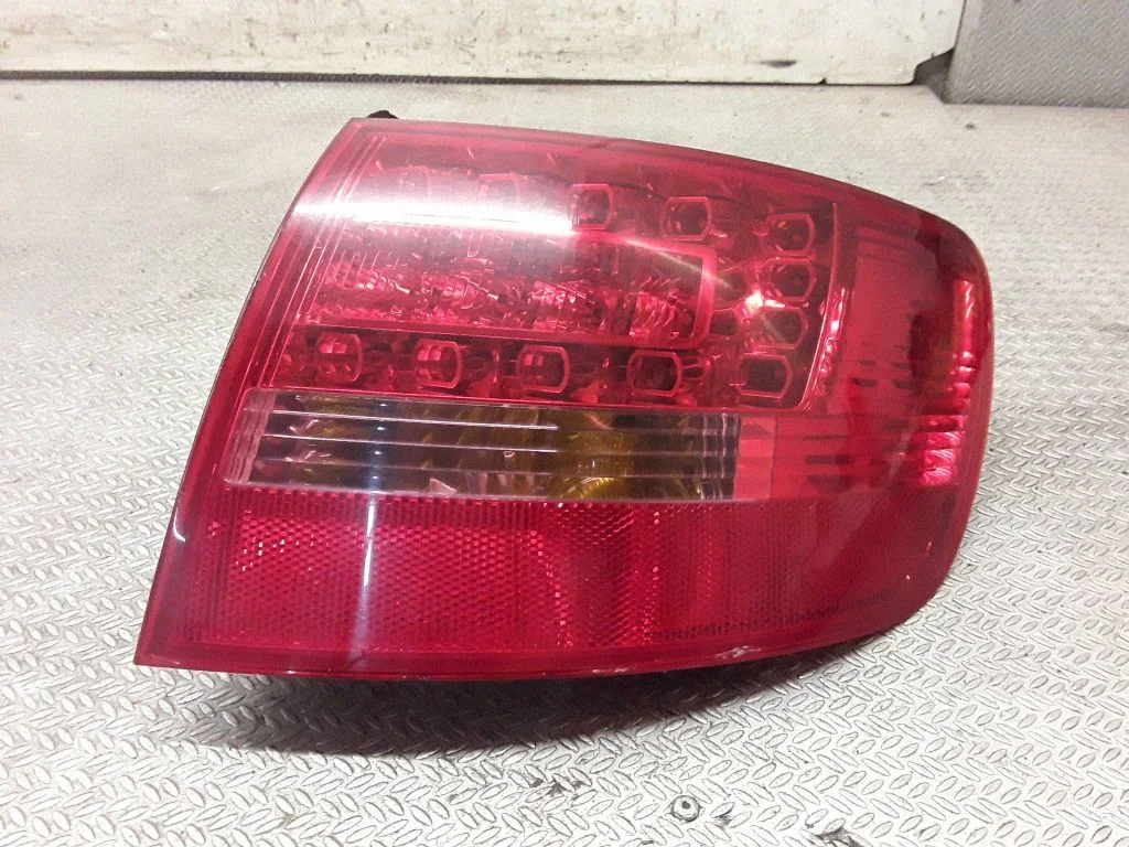 Lampa tylna w błotniku – prawa