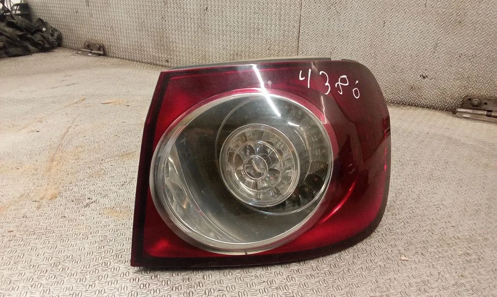Lampa tylna w błotniku 5M0945096F