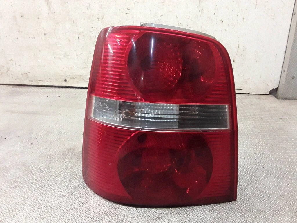 Lampa tylna w błotniku 1T0945095F