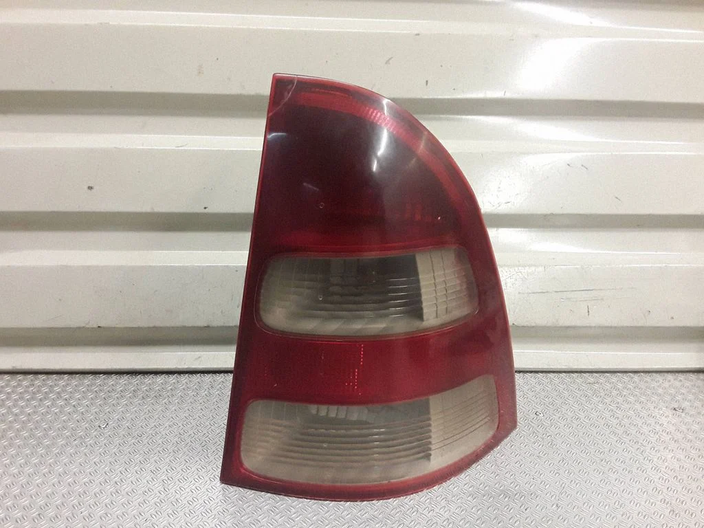 Lampa tylna w błotniku – prawa