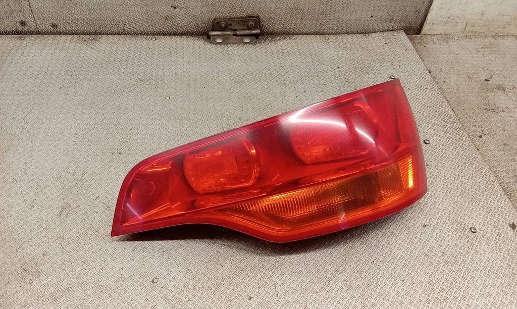 Lampa tylna w błotniku 4L0945094