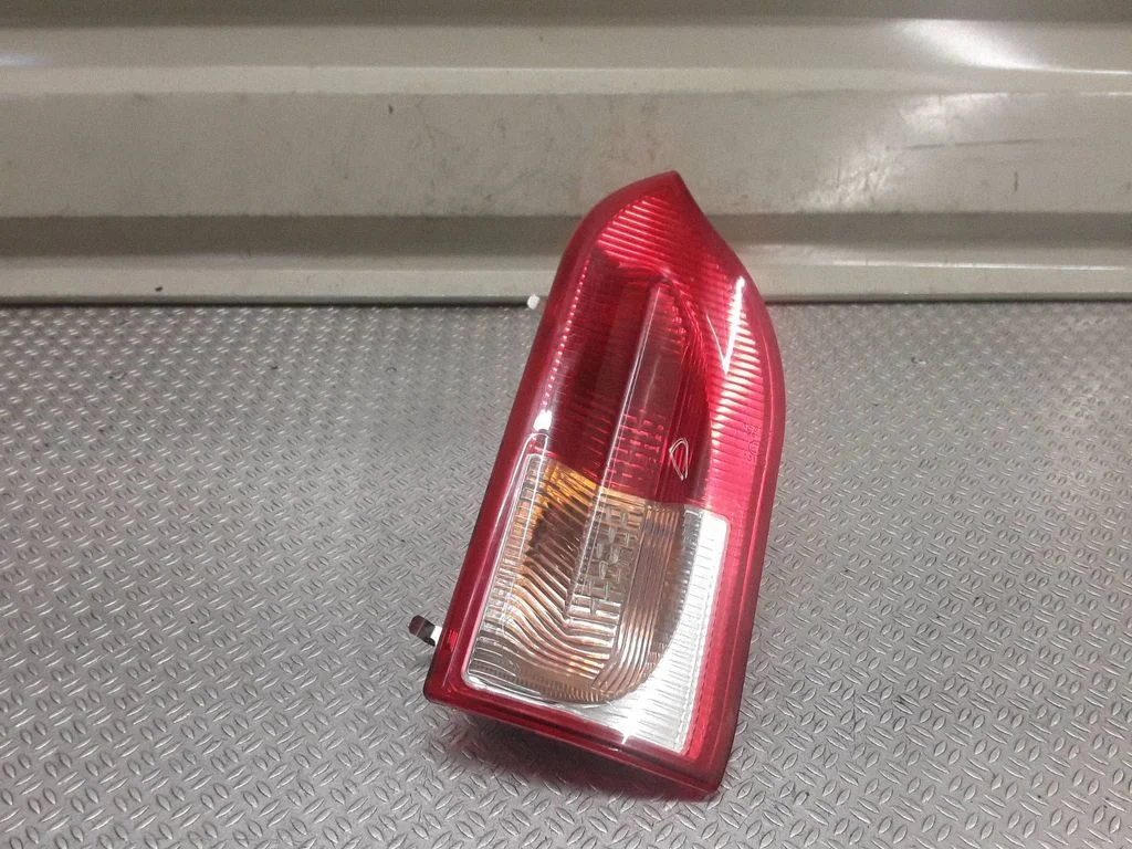 Lampa tylna w błotniku 13226855