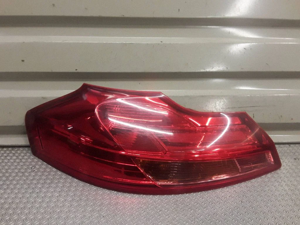 Lampa tylna w błotniku 13226856