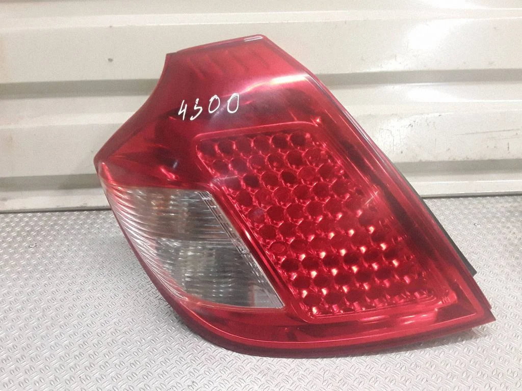 Lampa tylna w błotniku – lewa