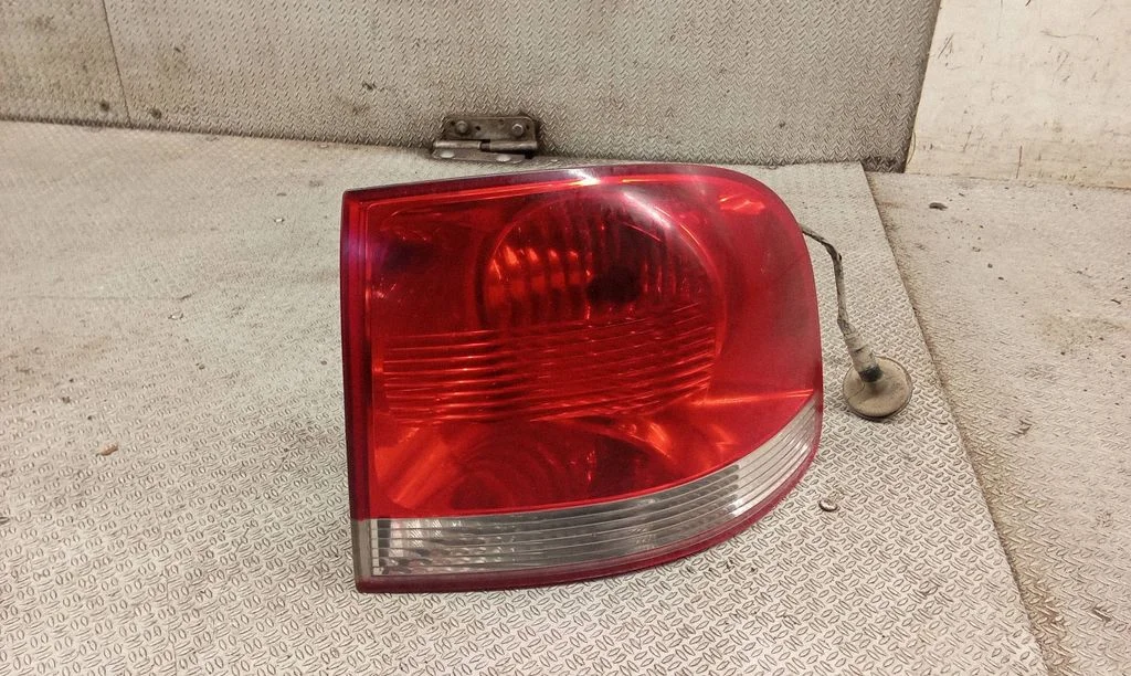 Lampa tylna w błotniku 7L6945096K