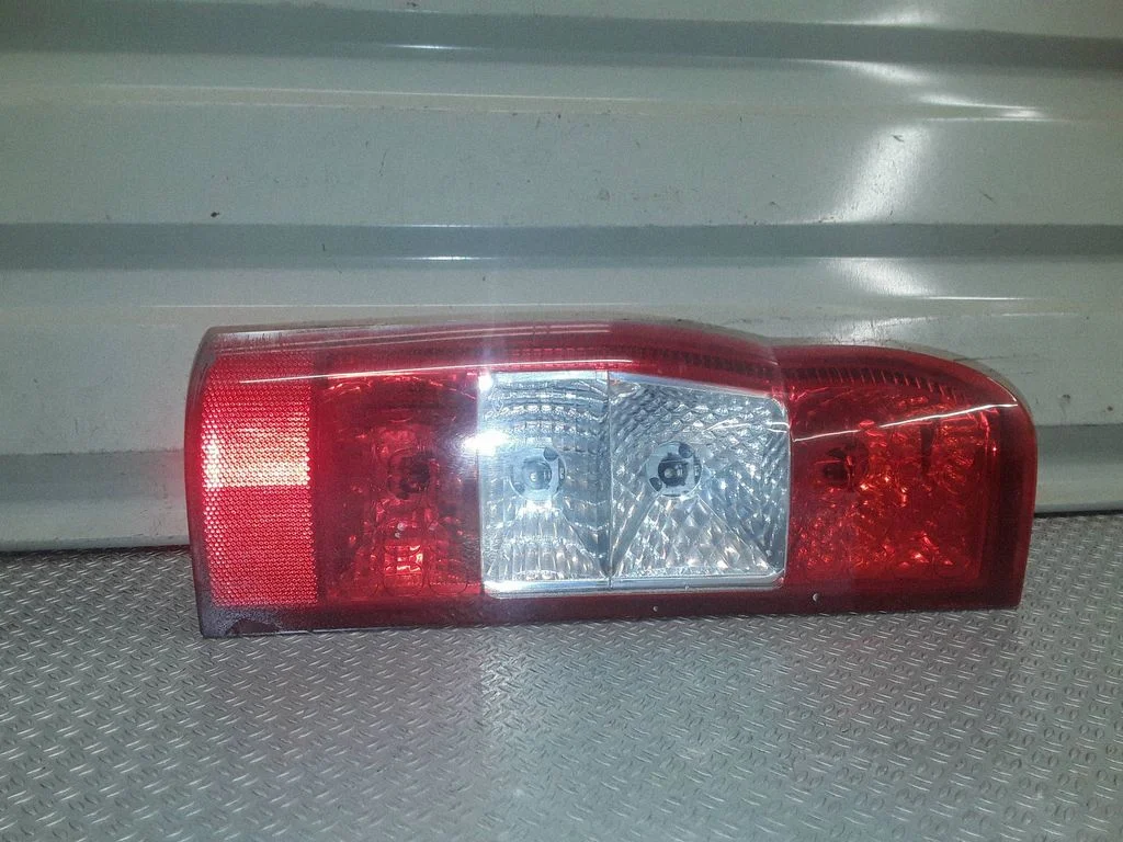 Rear/tail lights – left