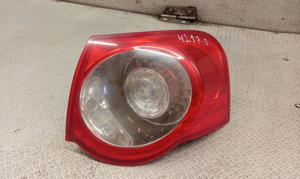 Lampa tylna w błotniku – Volkswagen Passat B5.5 (2001-2005)