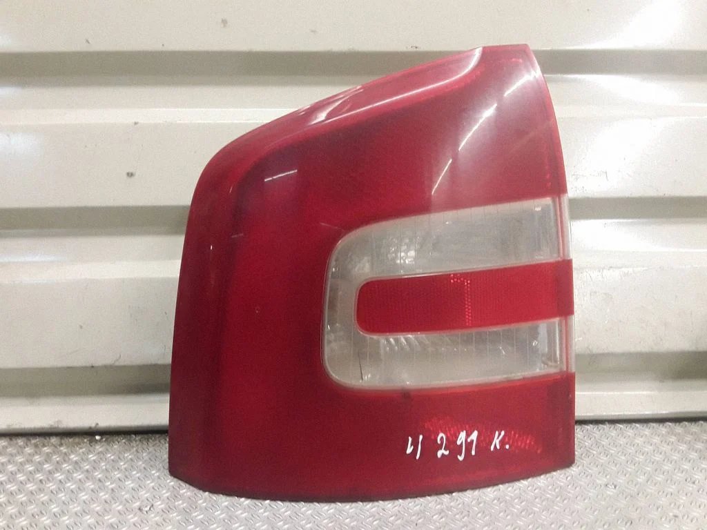 Lampa tylna w błotniku – Skoda Octavia Mk2 (1Z) (2004-2013)