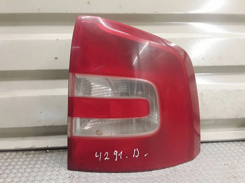 Lampa tylna w błotniku – Skoda Octavia Mk2 (1Z) (2004-2013)