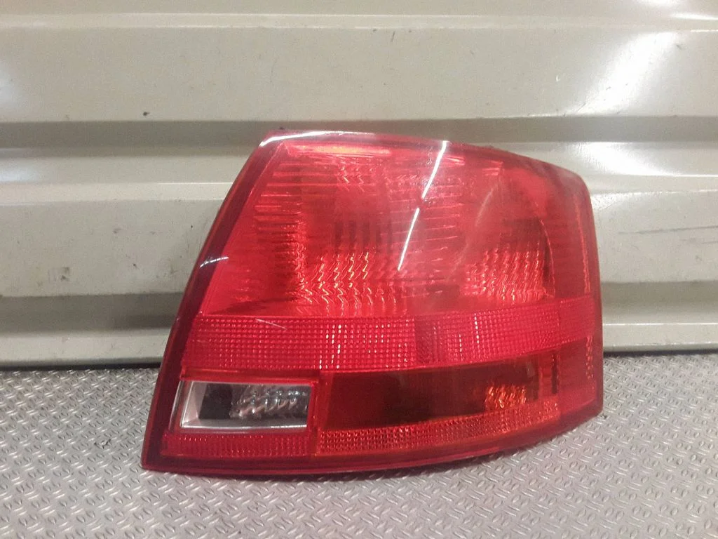 Lampa tylna w błotniku – prawa