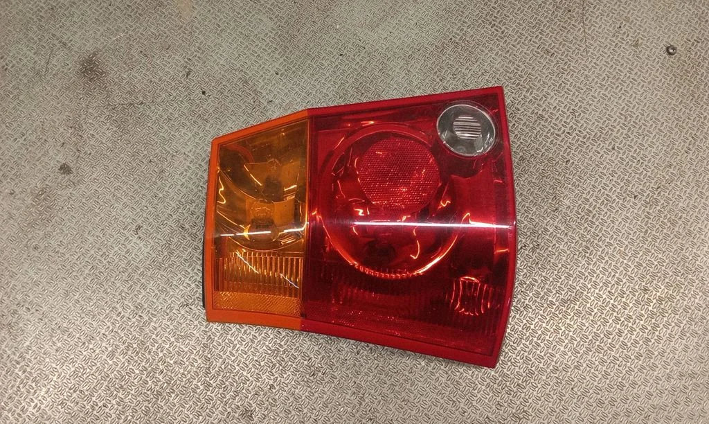 Rear/tail lights – left