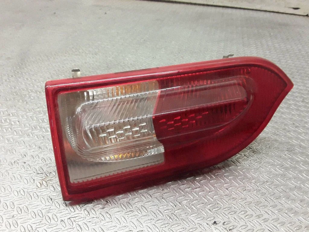 Lampa tylna w błotniku 13226855