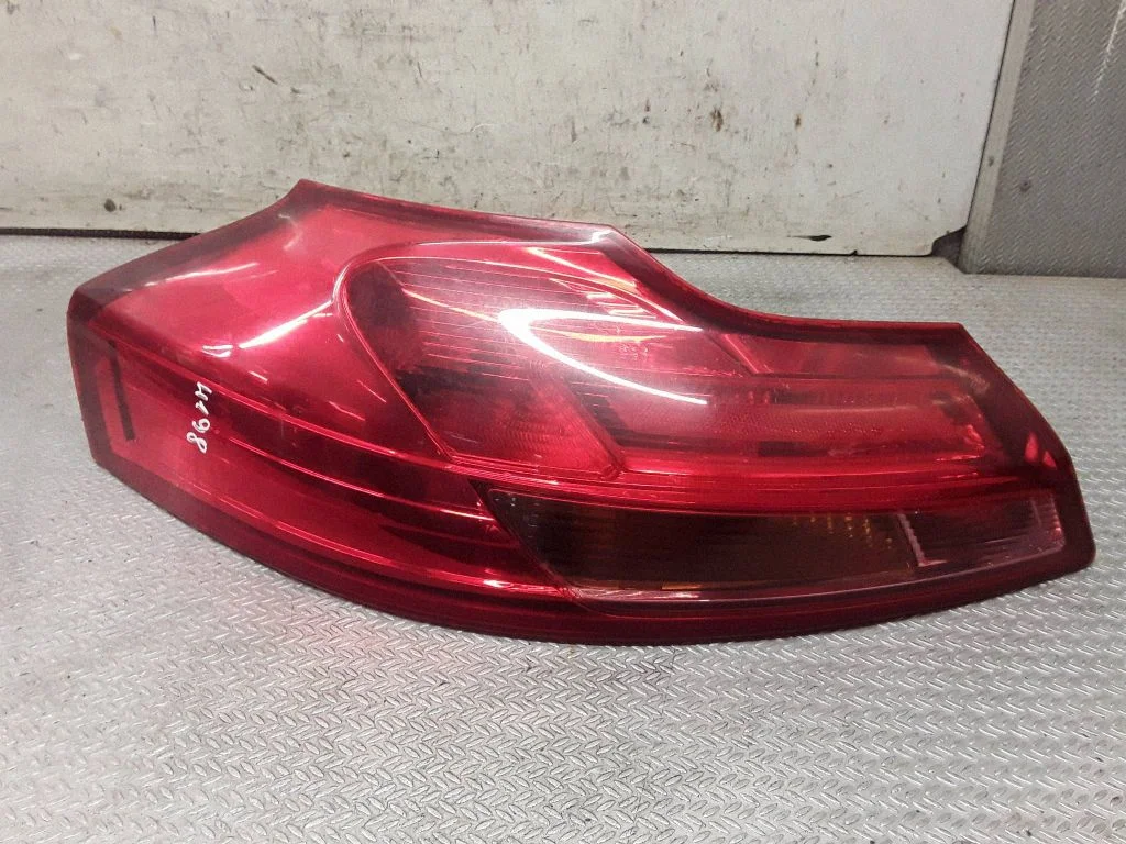 Lampa tylna w błotniku 13226856