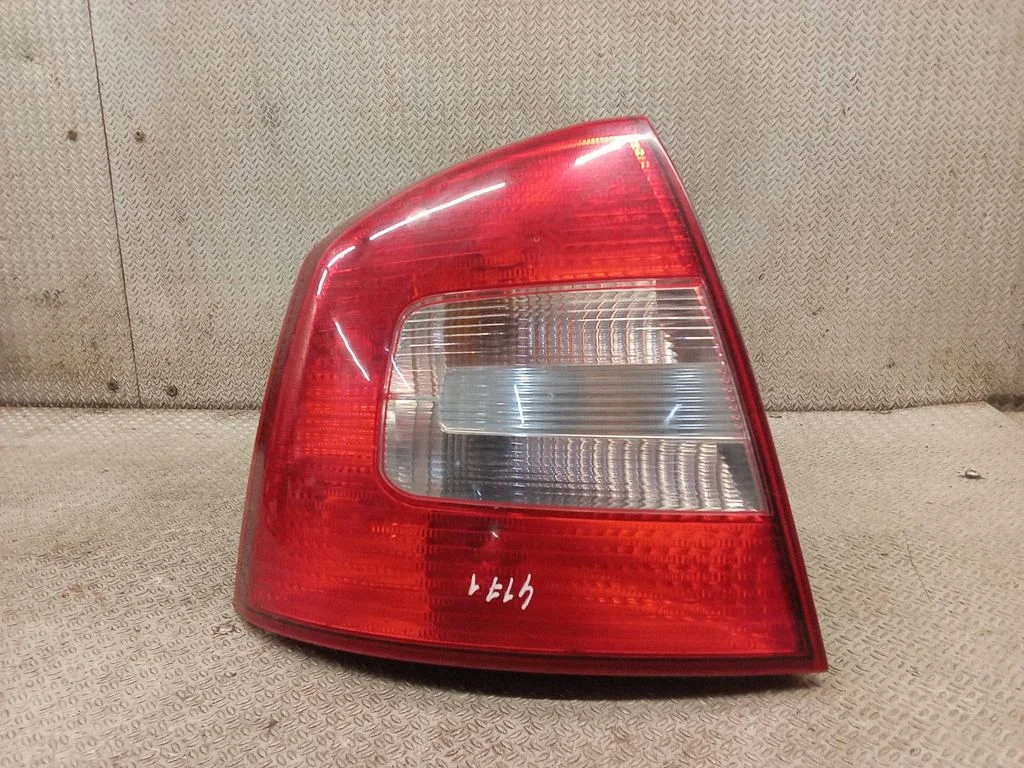Lampa tylna w błotniku – Skoda Octavia Mk2 (1Z) (2004-2013)