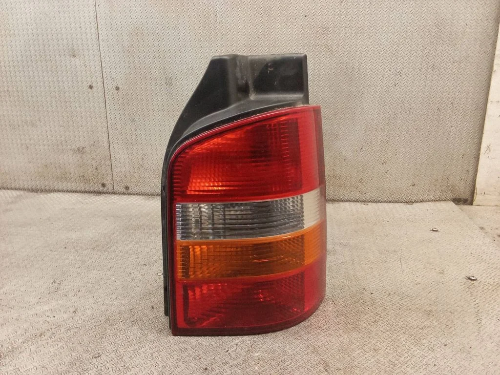 Lampa tylna w błotniku 7H0945096G