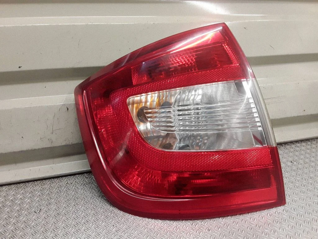Lampa tylna w błotniku – Skoda Rapid (NH) (2012-2019)