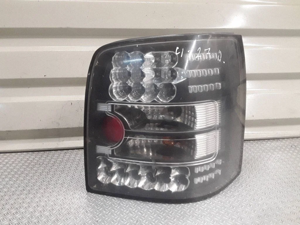 Rear/tail lights – right