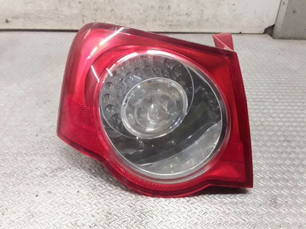 Lampa tylna w błotniku – Volkswagen Passat B5.5 (2001-2005)
