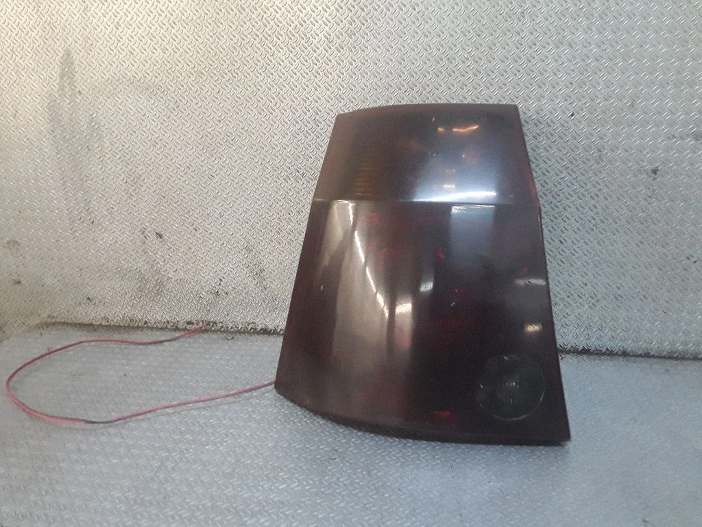 Rear/tail lights – left