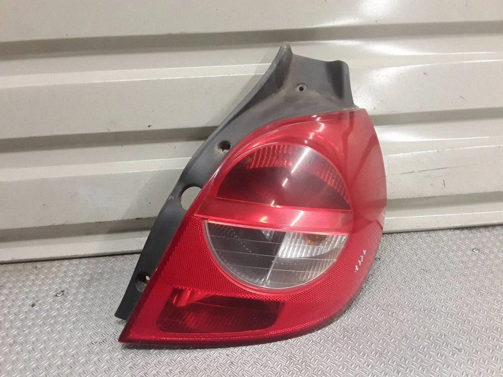 Lampa tylna w błotniku – prawa
