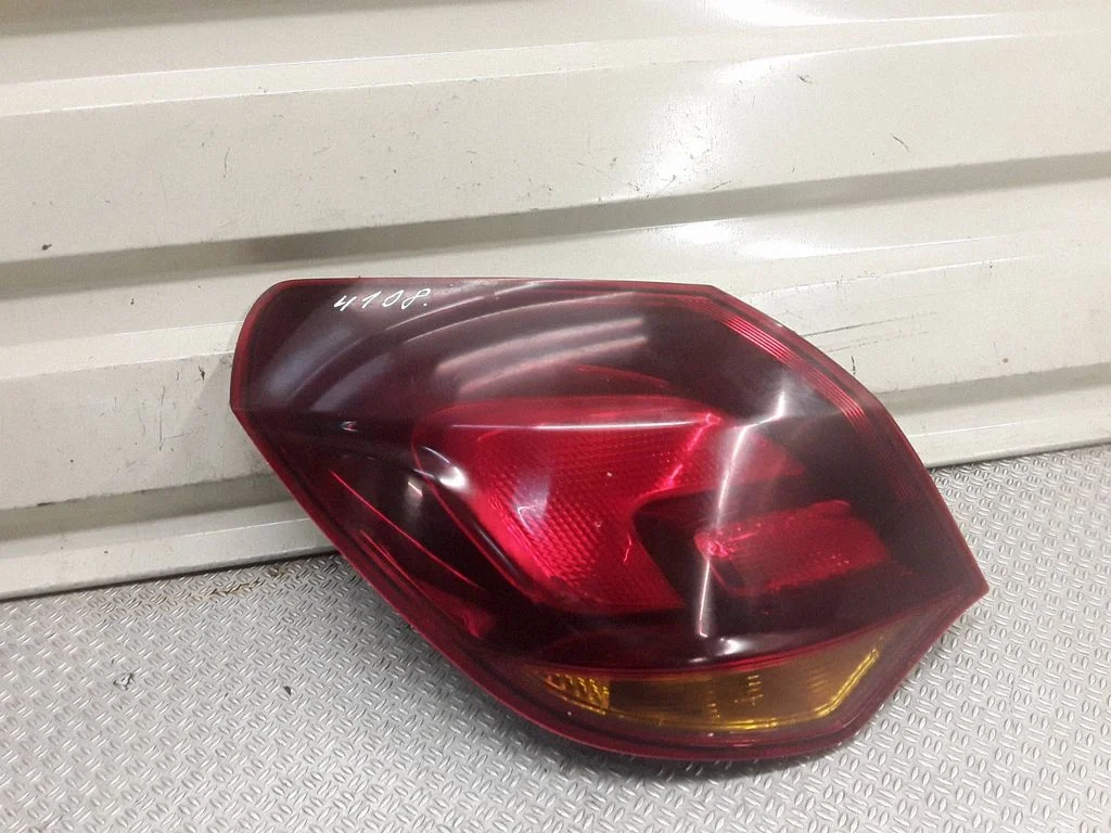 Lampa tylna w błotniku – prawa