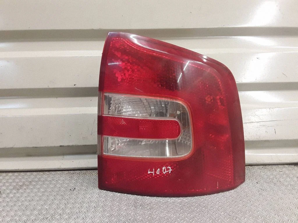 Lampa tylna w błotniku – prawa