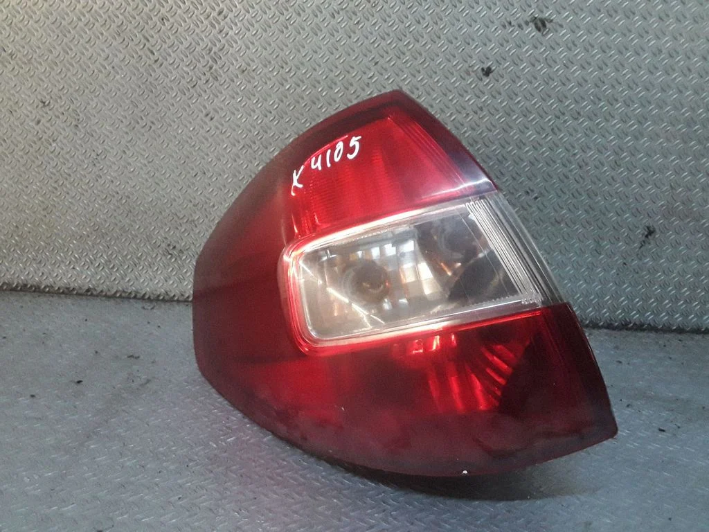 Aizmugurējais lukturis virsbūvē 26555JY00 – Renault Koleos I (2008-2016)